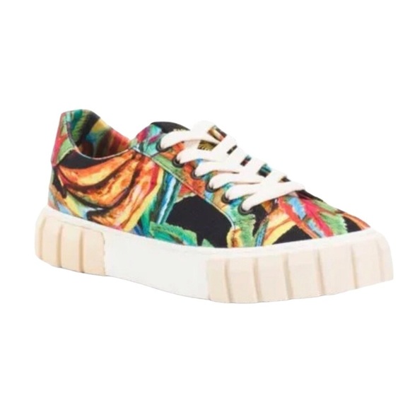 FARM Rio Shoes - Farm Rio Black Banana Flatform Sneakers Size 8 Printed Lace Up